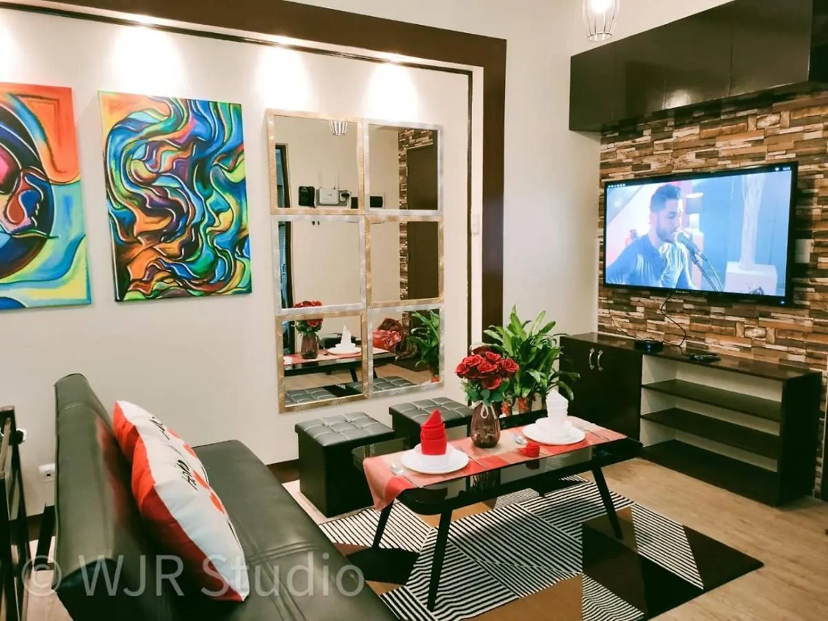 Aparthotel King Bed Deluxe- Cozy & Stylish Place In The Metro Paranaque City
