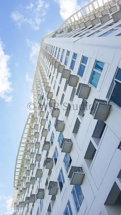 King Bed Deluxe- Cozy & Stylish Place In The Metro Paranaque City Aparthotel